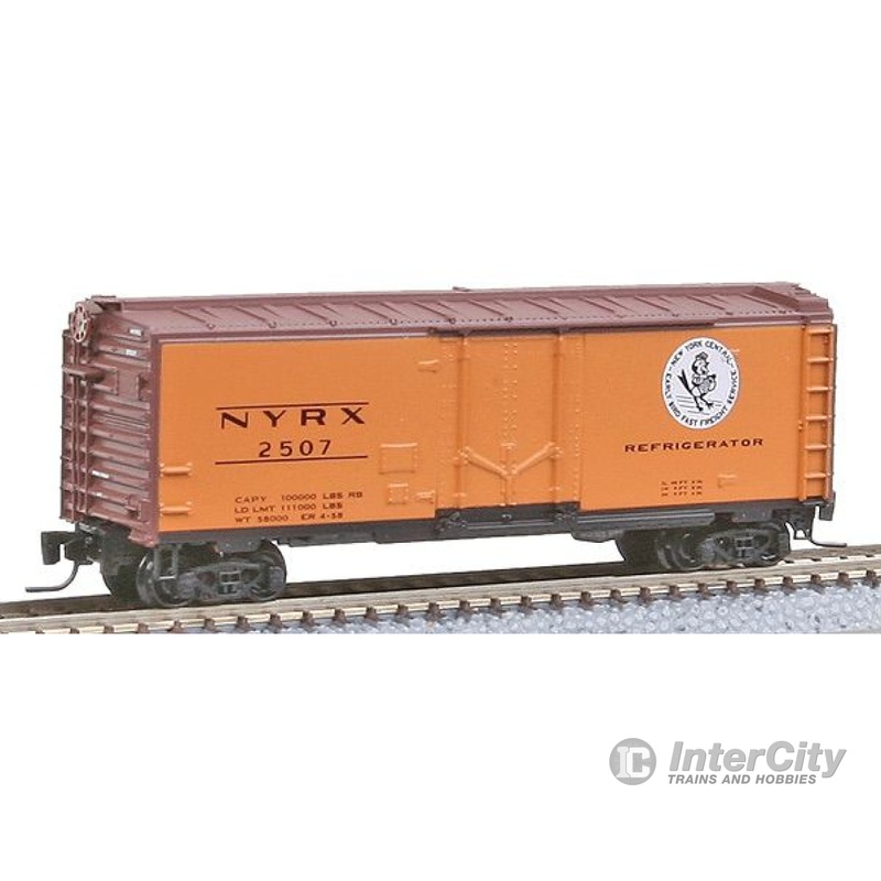 Micro Trains Z 50200252 40' Boxcar Plug Door -- New York Central #2507 ( Box Car Red w/Reefer Orange Sides Black Kickboard)
