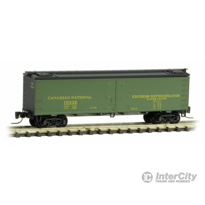 Micro Trains Z 51800411 40' Wood-Sheathed Ice Reefer - Ready to Run -- Canadian National #10329 (green, black, yellow, Express Refrigerator)
