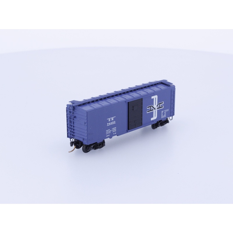 Micro Trains 20300 N 40' Standard Box Car Single Door Boston and Maine (BM) 74400
