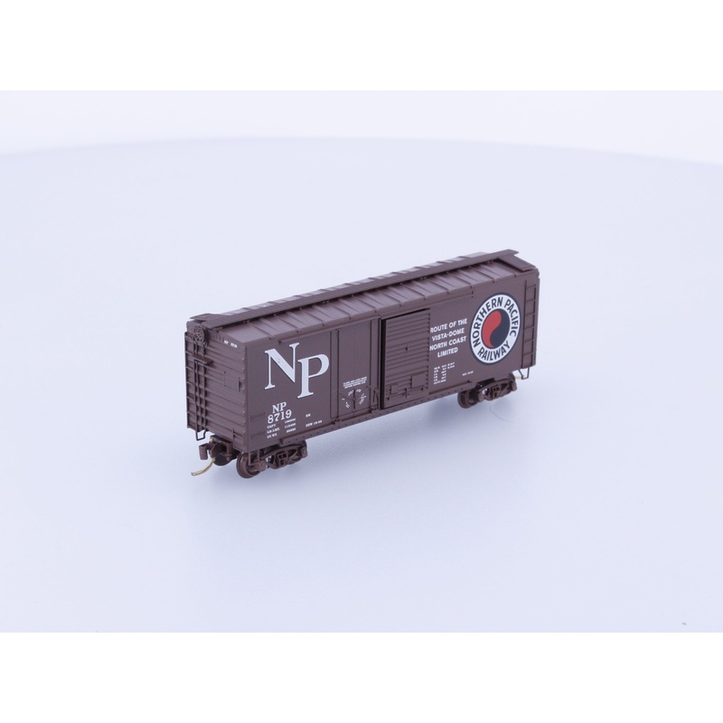 Micro Trains 22040 N 40' Standard Box Car Plug & Sliding Door Northern Pacific (NP) 8719