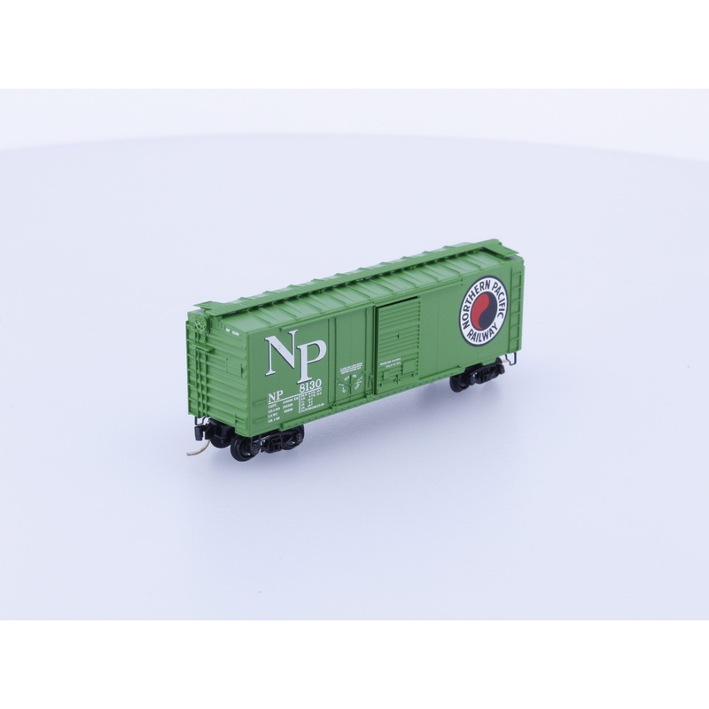 Micro Trains 22090 N 40' Standard Box Car Plug & Sliding Door Northern Pacific (NP) 8130