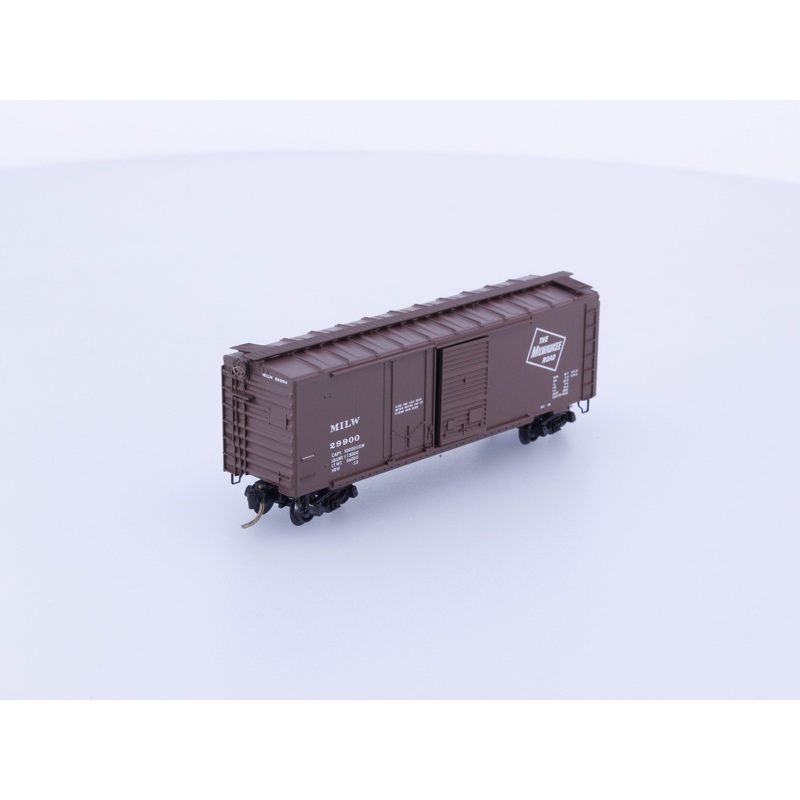 Micro Trains 22180 N 40' Standard Box Car Plug & Sliding Door Milwaukee Road (MILW) 22180