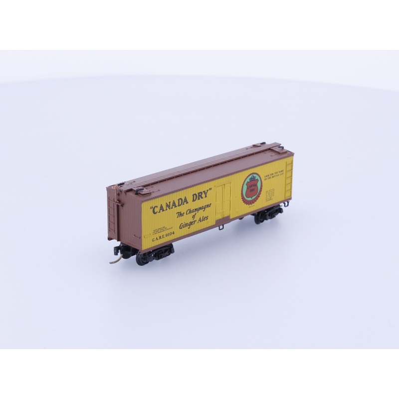 Micro Trains 49190 N 40' Double-Sheathed Wood Reefer, w/Vertical Brake Wheel Canada Dry 9104