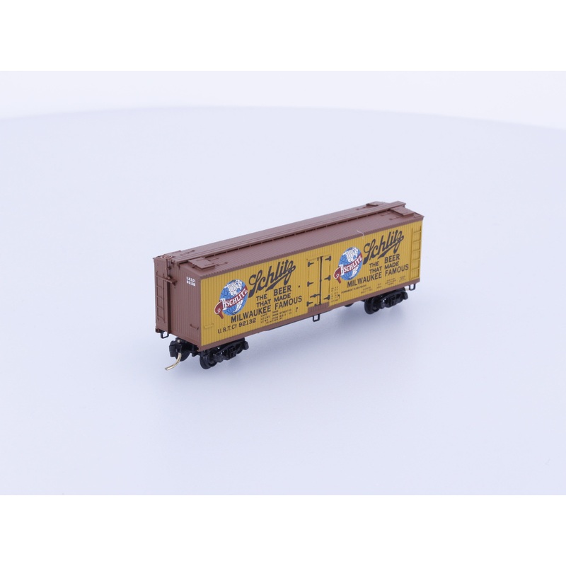 Micro Trains 49420 N 40' Double-Sheathed Wood Reefer, w/Vertical Brake Wheel Schlitz Beer 92132