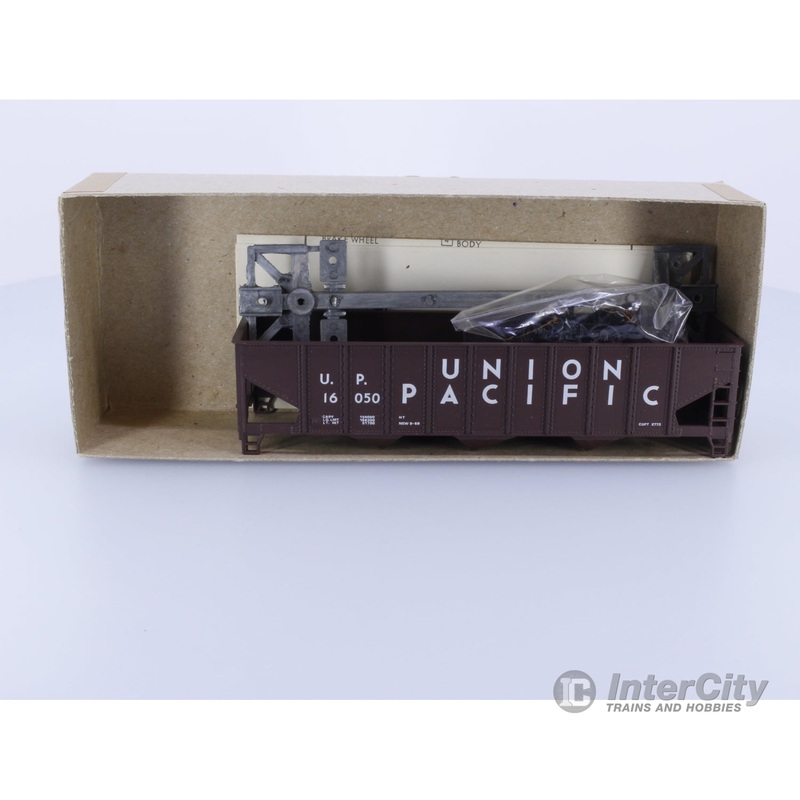Roundhouse 1494 HO 3-Bay Hopper Kit Union Pacific (UP) 16050