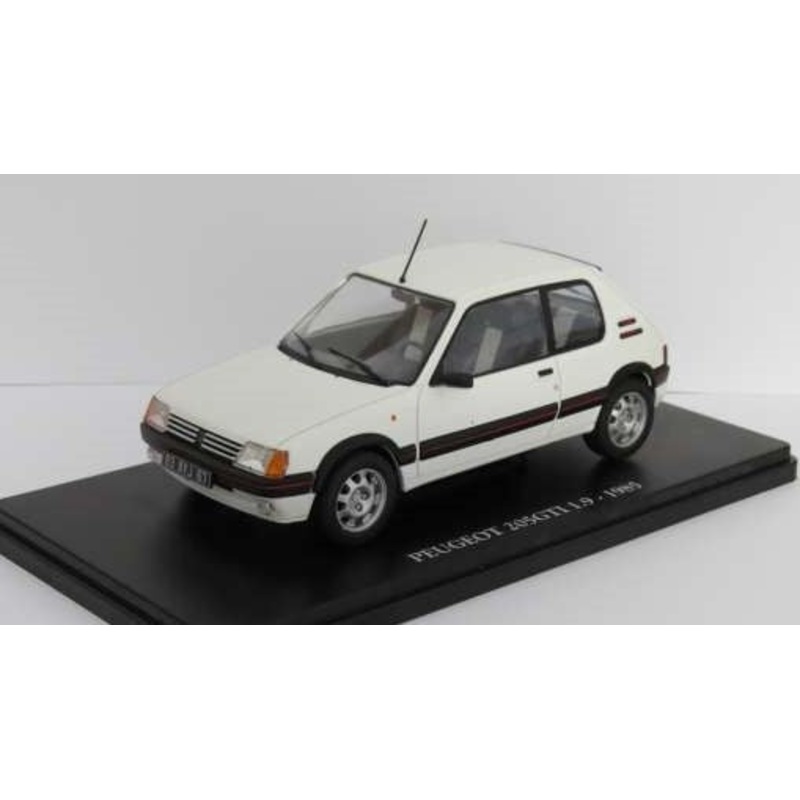MODELLINO SCALA COMPATIBILE CON PEUGEOT 205 GTI 1.9 1985 WHITE 1:24 EDITORIA MAG24PEU205GTIW