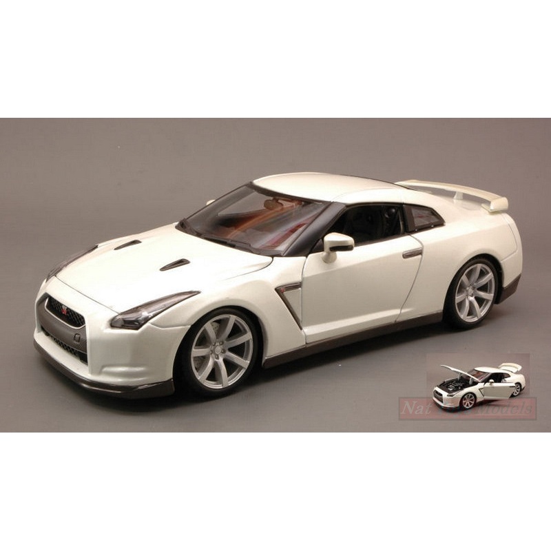 SCALE MODEL COMPATIBLE WITH NISSAN GTR 2009 WHITE 1:18 BURAGO BU12079W