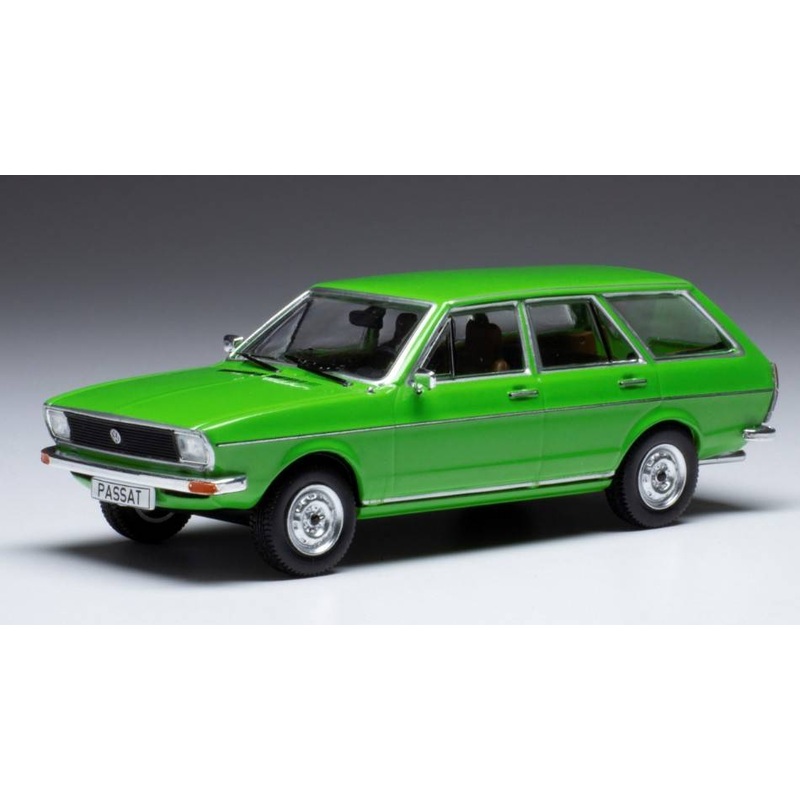 SCALE MODEL COMPATIBLE WITH VW PASSAT VARIANT LS 1975 GREEN 1:43 IXO MODEL CLC448