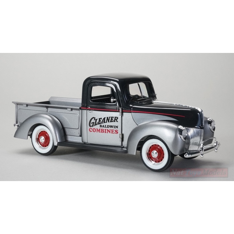 SCALE MODEL COMPATIBLE WITH FORD PICK UP 1940 GLEANER 1:25 SPECCAST SPEC64131
