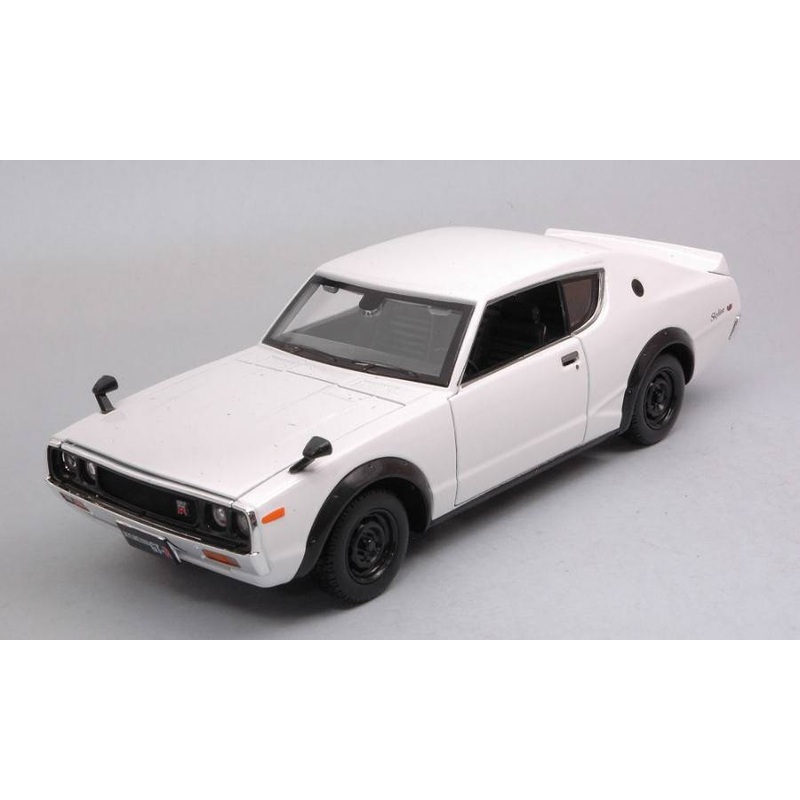 SCALE MODEL COMPATIBLE WITH NISSAN SKYLINE 2000 GT-R 1973 WHITE 1:24 MAISTO MI31528Z